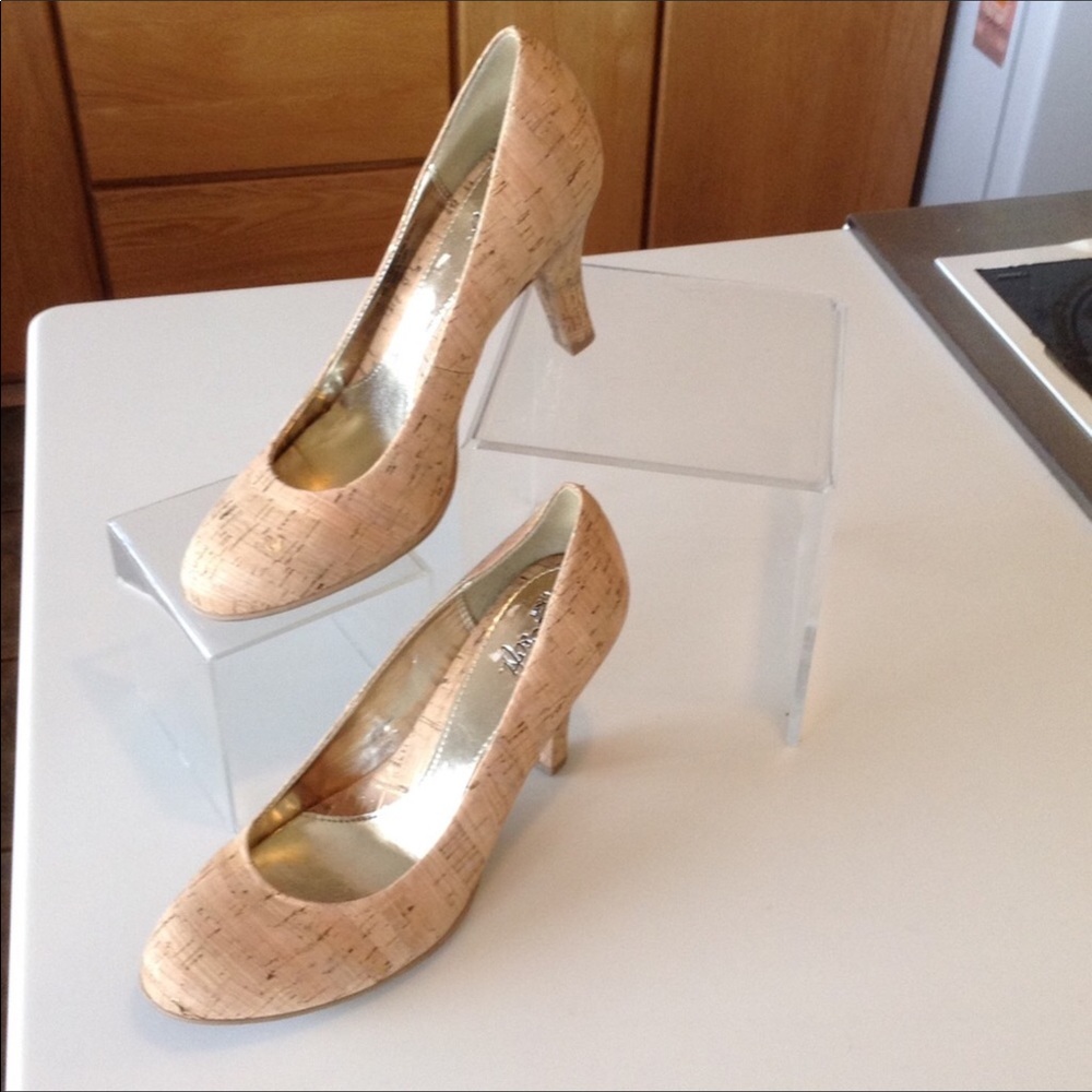 NWOT Sofft Cork heels.